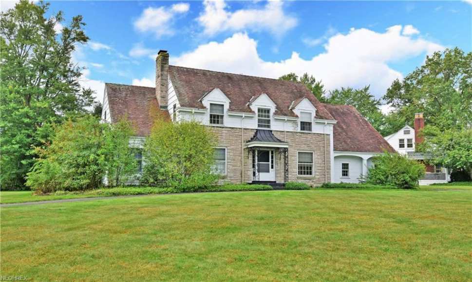 Private: 1942 Colonial Revival – Warren, OH
