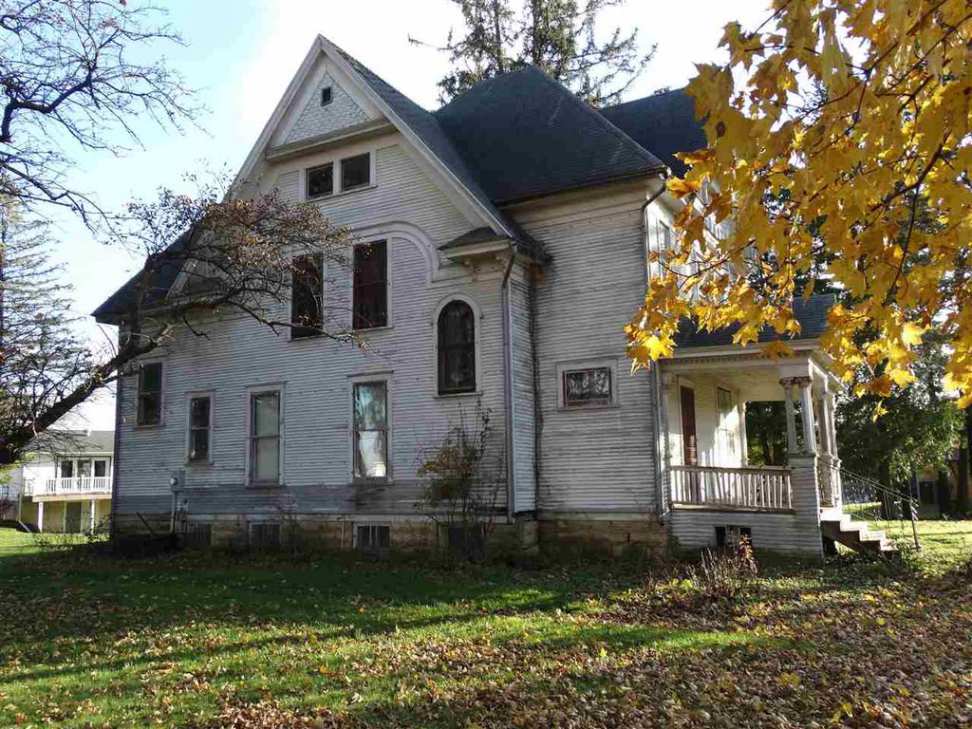 c. 1910 Queen Anne Postville, IA Old House Dreams