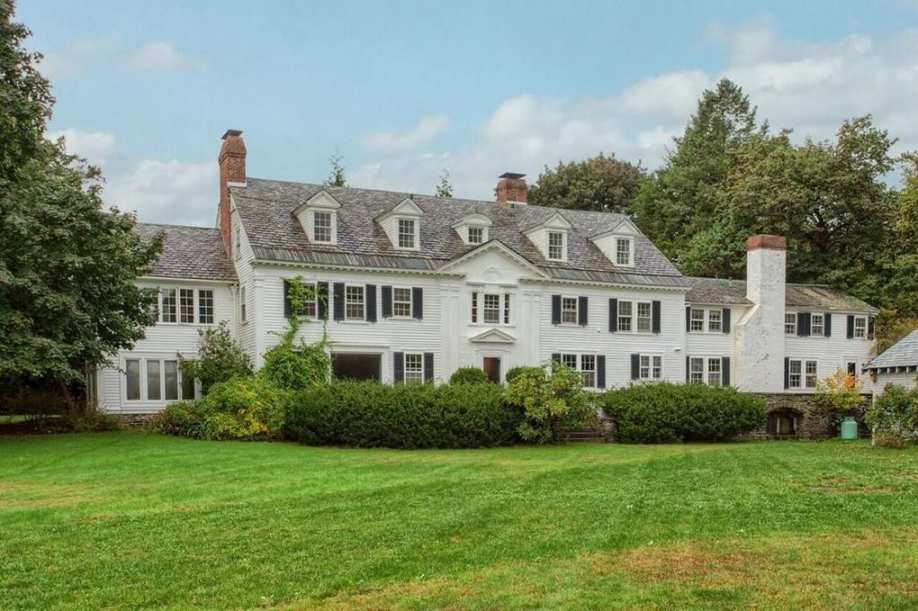 Private: 1921 Colonial Revival – Lunenburg, MA