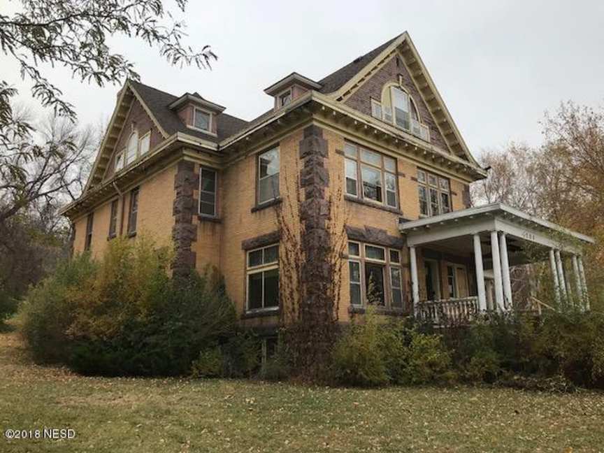 c. 1900 Colonial Revival Big Stone City, SD Old House Dreams