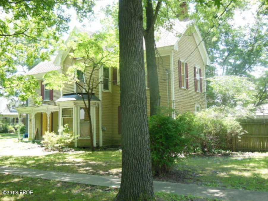 Flora, IL Old House Dreams