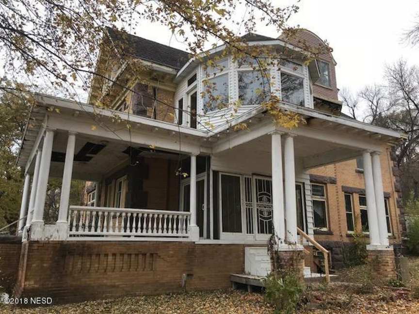 c. 1900 Colonial Revival Big Stone City, SD Old House Dreams