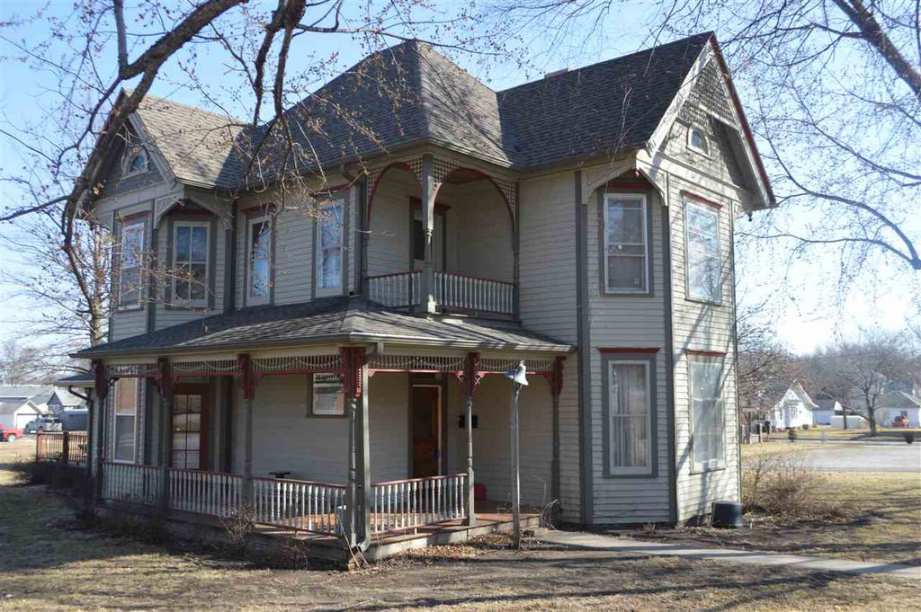 c. 1900 Queen Anne Rock Port, MO Old House Dreams