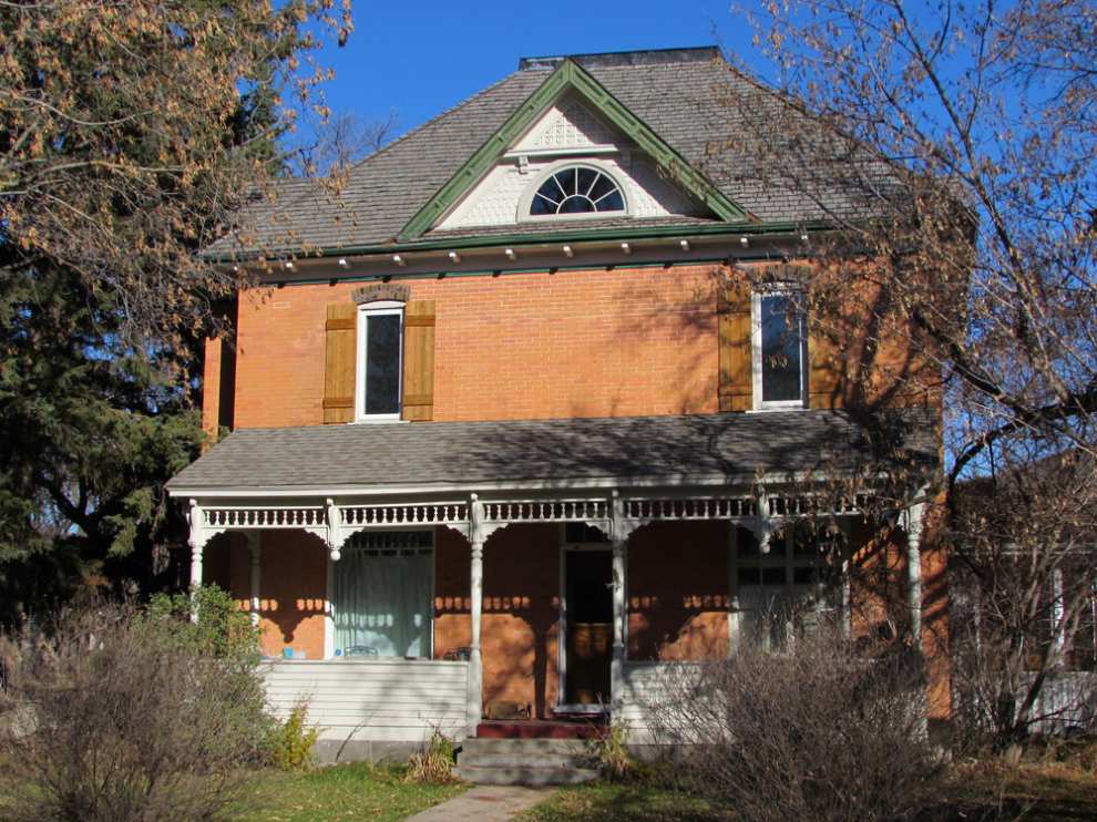 1895 La Riviere, Manitoba Old House Dreams