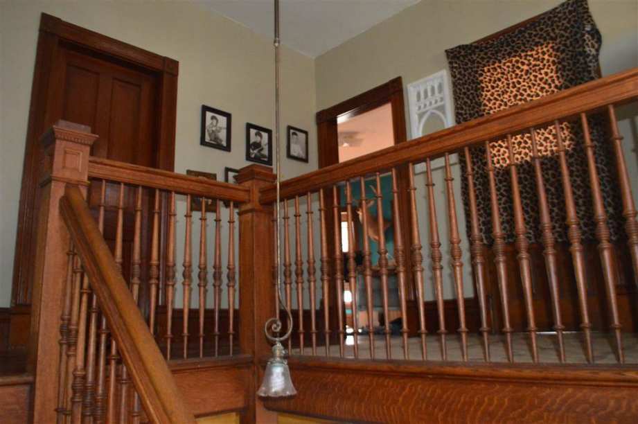 c. 1900 Queen Anne Rock Port, MO Old House Dreams