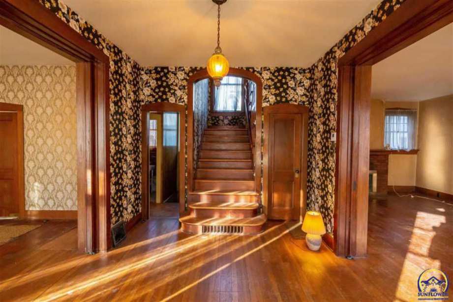 c. 1912 Prairie - Topeka, KS - Old House Dreams