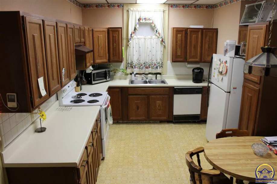 1890 Queen Anne Holton, KS F. Barber) Old House Dreams