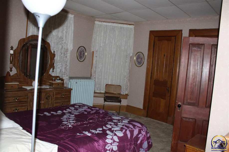 1890 Queen Anne Holton, KS F. Barber) Old House Dreams