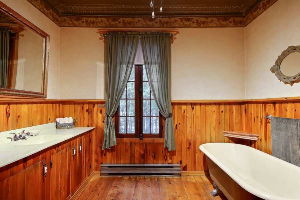 SainteAngèledeMonnoir, Quebec Old House Dreams