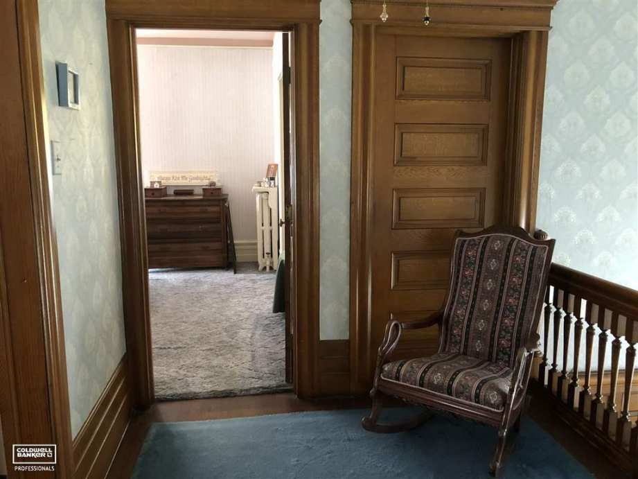 1899 Queen Anne - Yale, MI - $240,000 - Old House Dreams