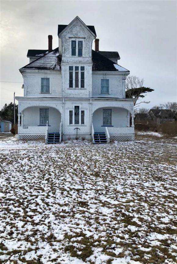 Middle West Pubnico, Nova Scotia Old House Dreams