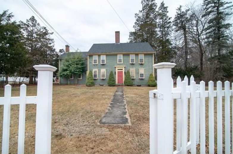c. 1740 Seekonk, MA Old House Dreams