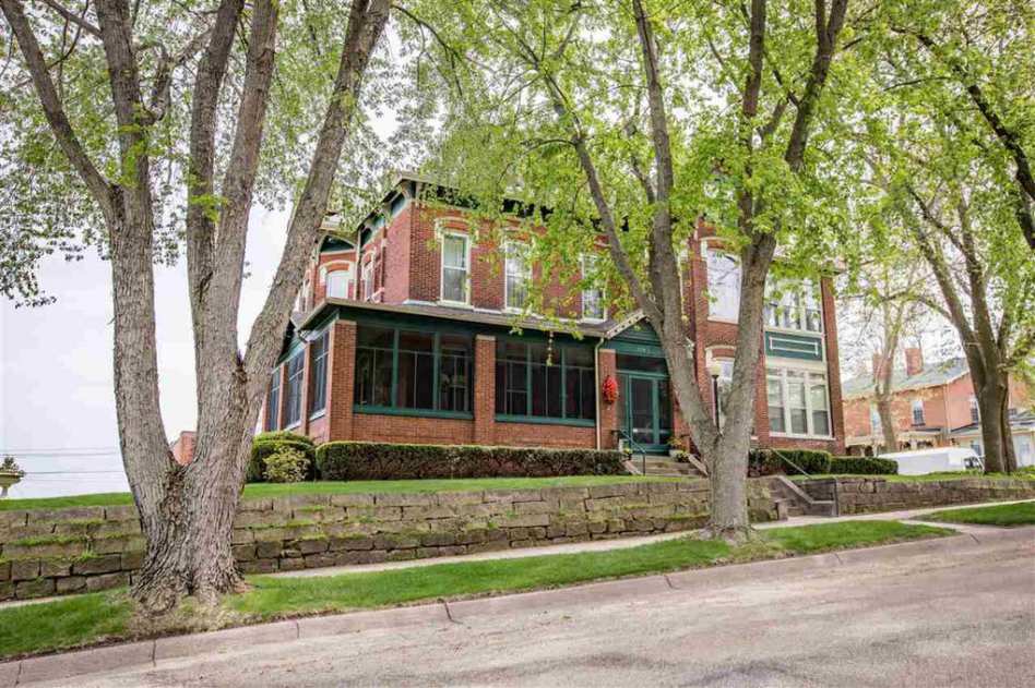 1885 Muscatine, IA Old House Dreams