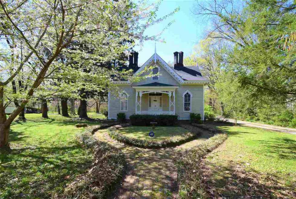 1869 Gothic Revival Bolivar, TN Old House Dreams