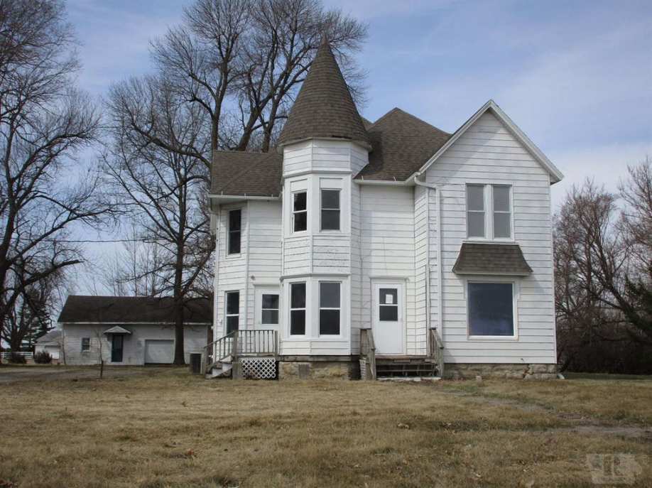 c. 1900 Queen Anne Montezuma, IA Old House Dreams