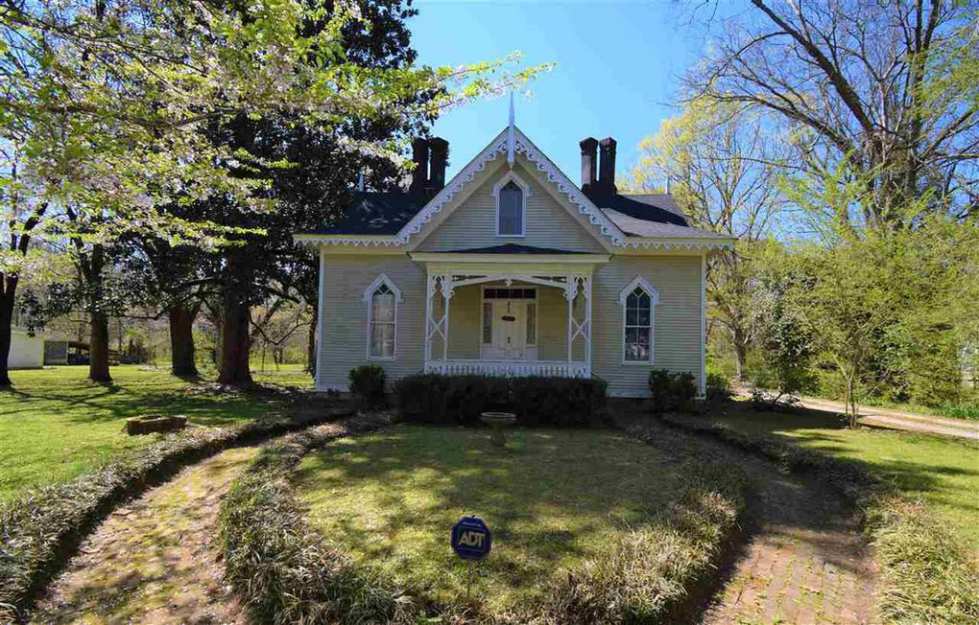 1869 Gothic Revival Bolivar, TN Old House Dreams