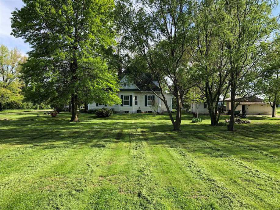 1906 Queen Anne Bellflower, MO Old House Dreams