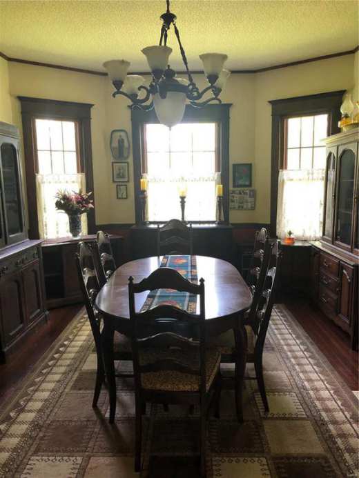 1906 Queen Anne Bellflower, MO Old House Dreams