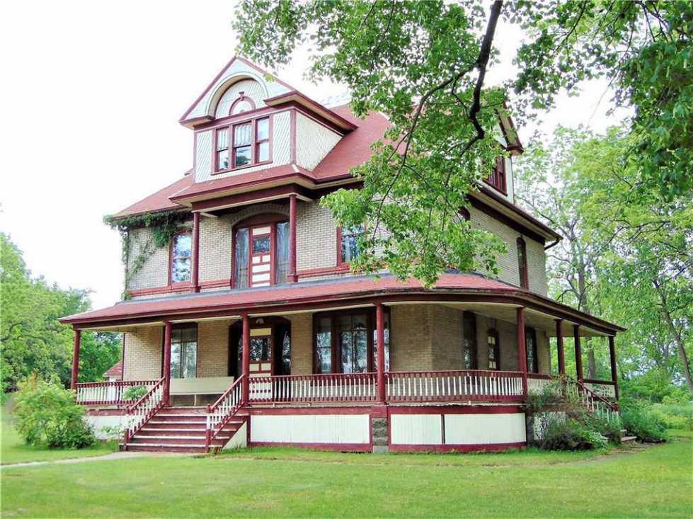 1910 Strum, WI Old House Dreams
