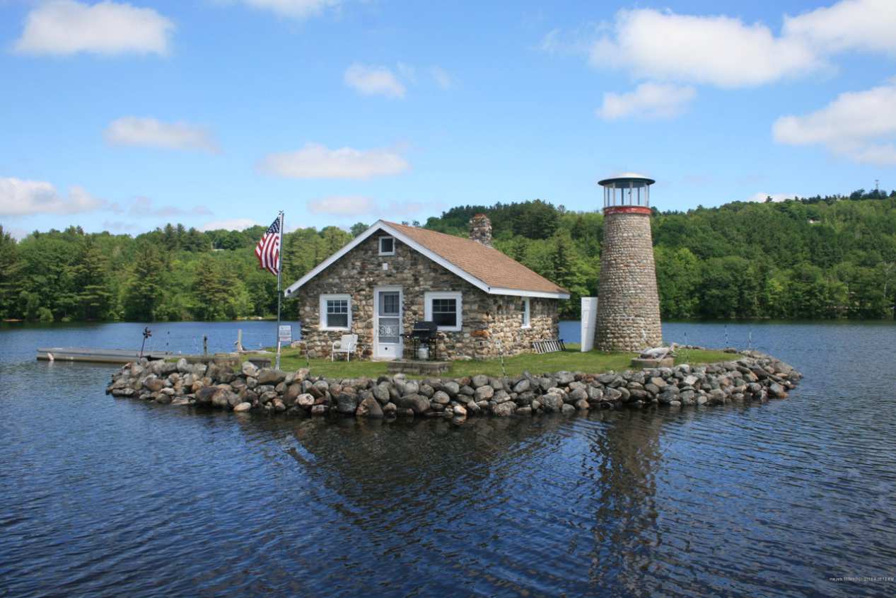 Old Lighthouses for sale. Old House Dreams