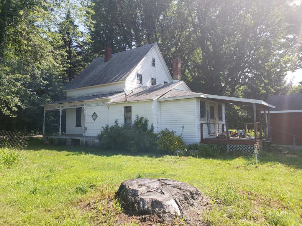Gothic Revival Three Rivers Mi 179 900 Old House Dreams