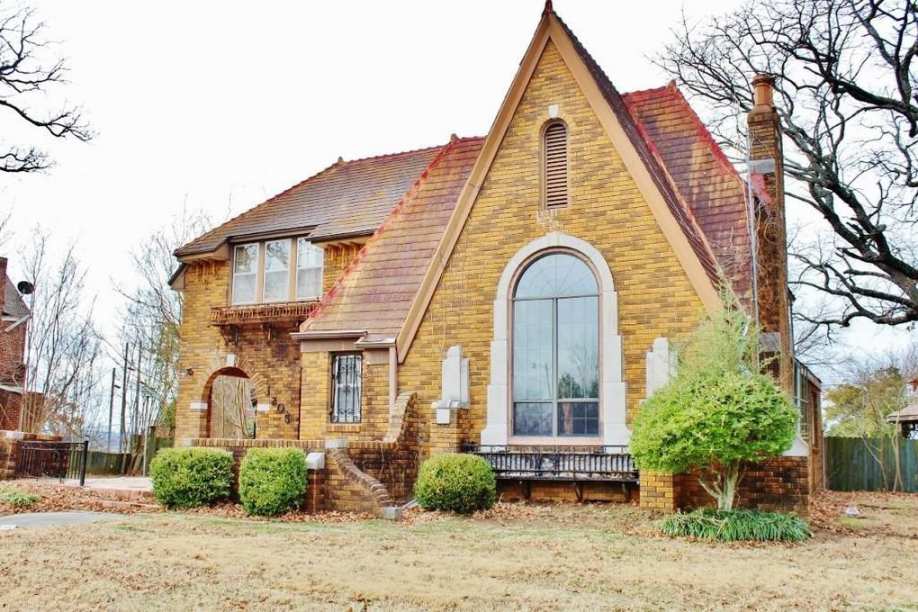 1935 Tudor Revival Wewoka, OK Old House Dreams