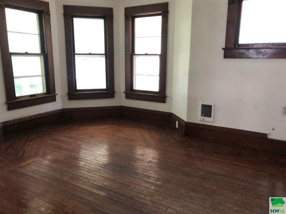 1910 Queen Anne Calumet, IA Old House Dreams