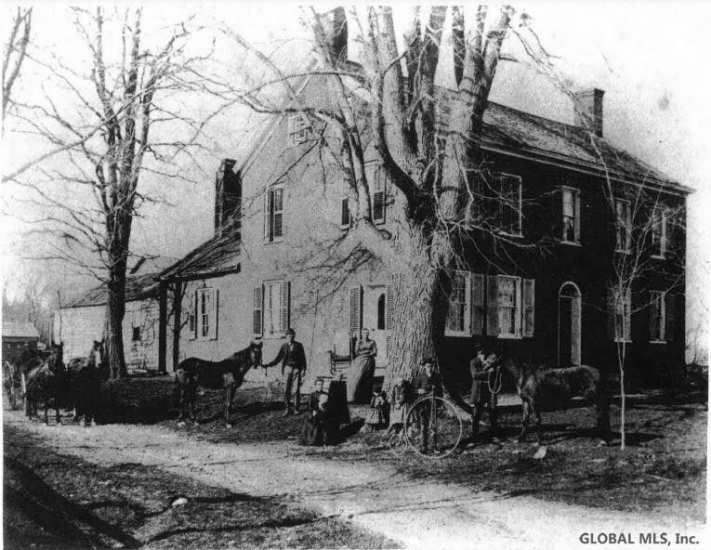 c. 1820 Federal in Scotia, NY - Old House Dreams