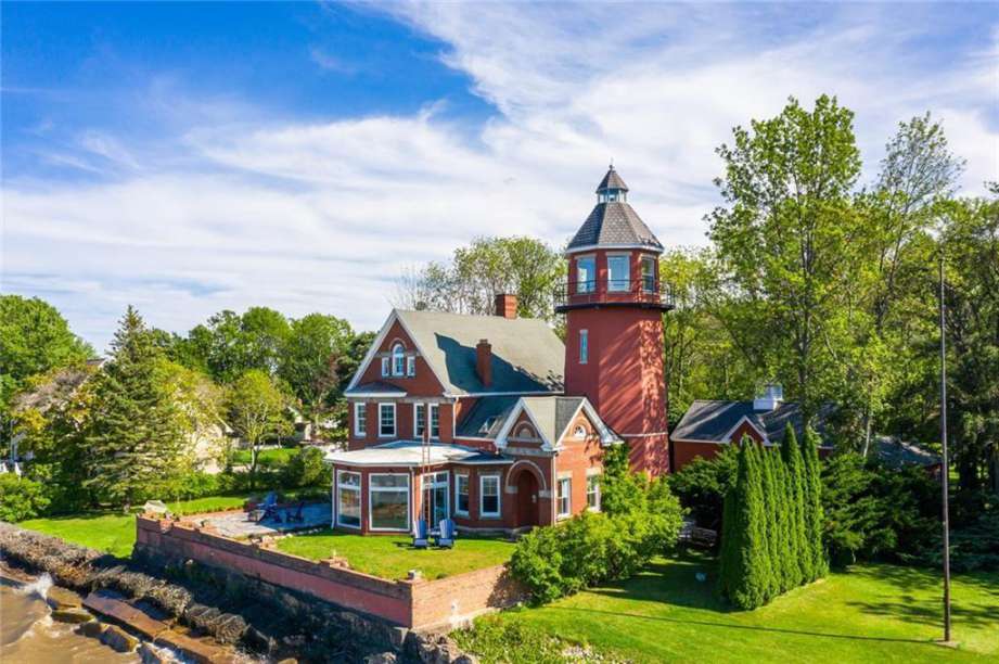 Old Lighthouses for sale. Old House Dreams
