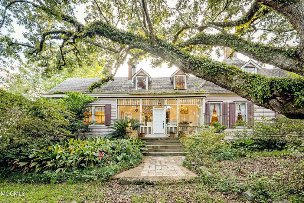 1895 Queen Anne in Moss Point, MS Old House Dreams