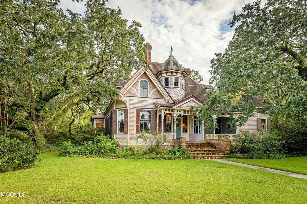 1895 Queen Anne in Moss Point, MS Old House Dreams