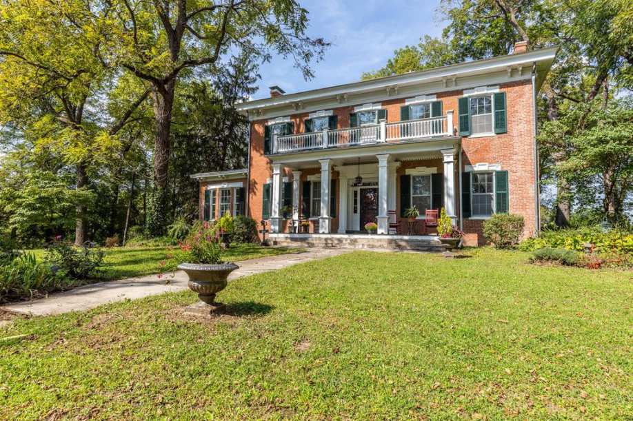 1859 Greek Revival in Glasgow, MO Old House Dreams