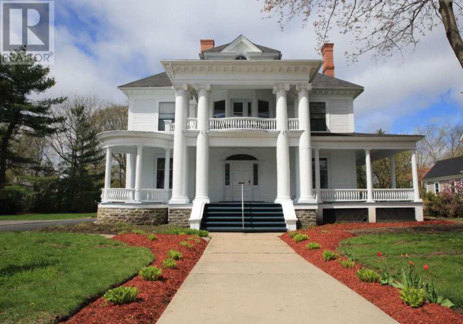 1910 Classical Revival in Fredericton, New Brunswick Old House Dreams