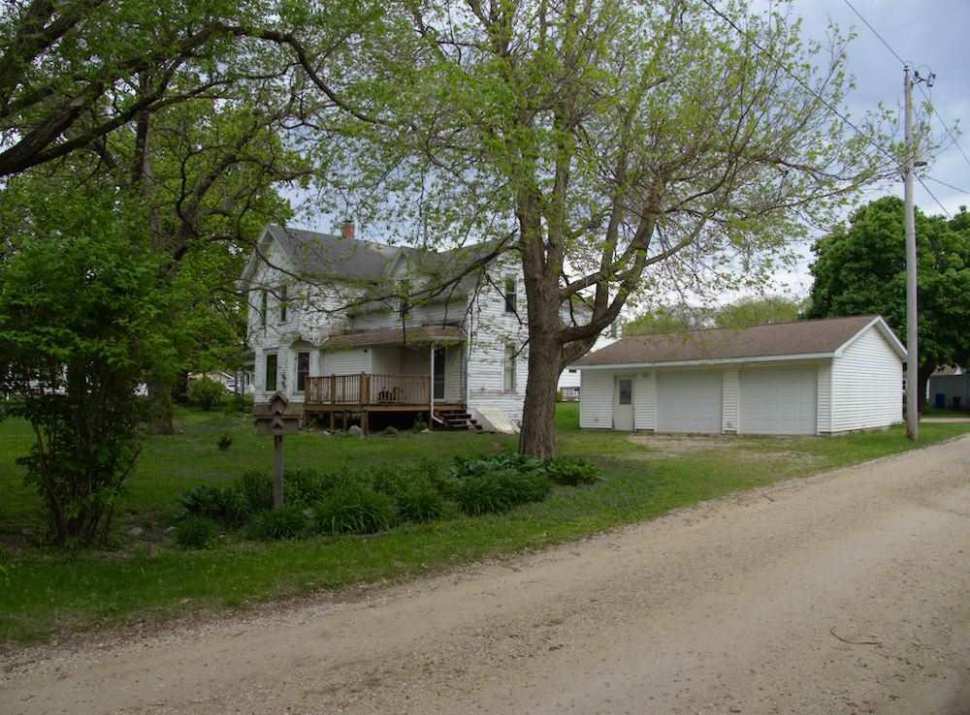 c. 1880 Queen Anne in Greene, IA Old House Dreams