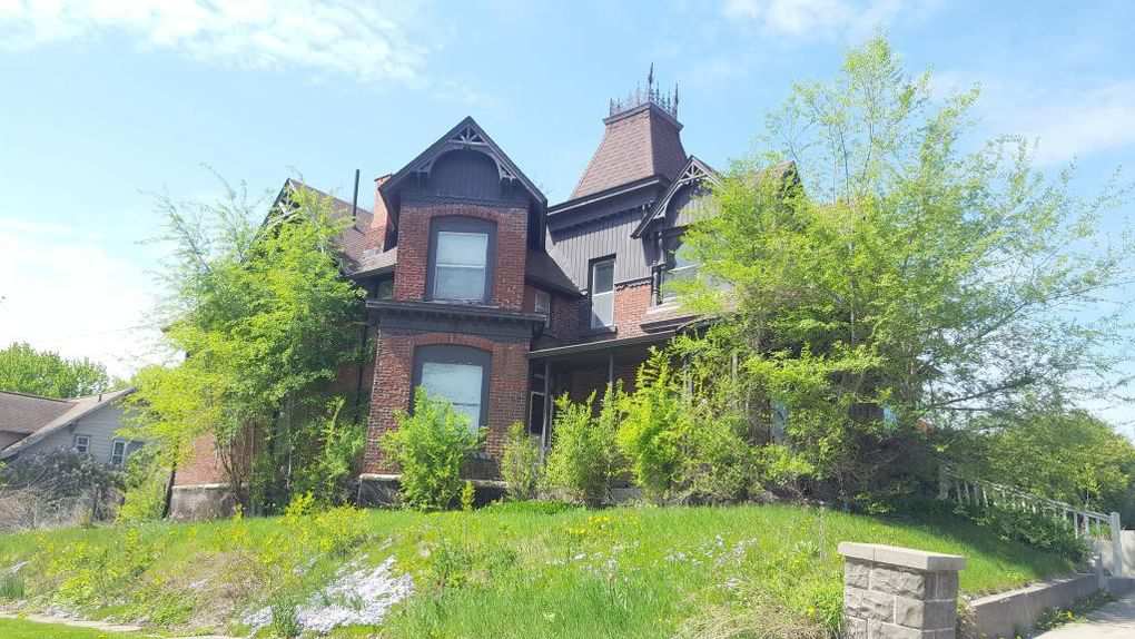 c. 1890 Eldora, IA Old House Dreams