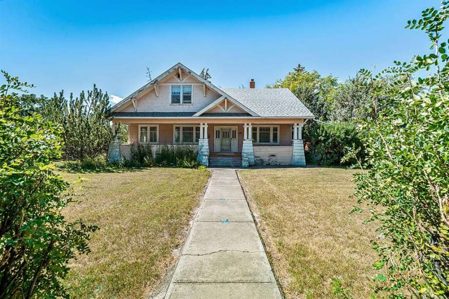 1919 Craftsman in Claresholm, Alberta Old House Dreams