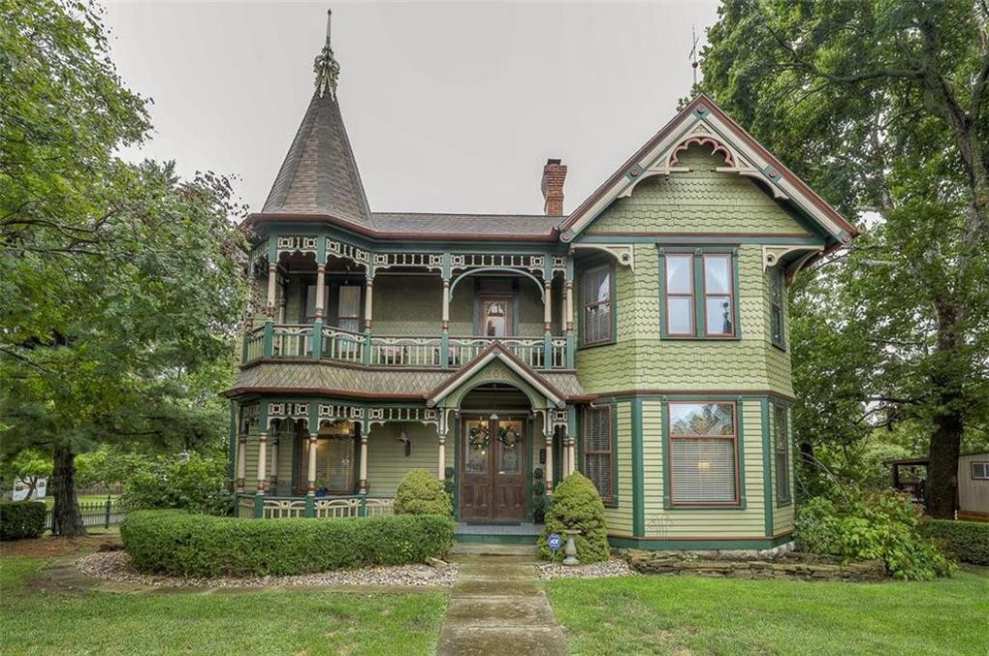 1894 Queen Anne in Harrisonville, MO F. Barber) Old House Dreams
