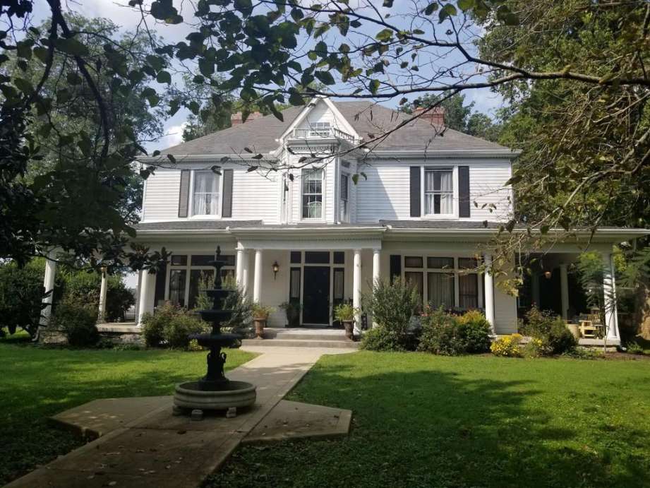 c. 1900 Colonial Revival in Centerville, TN Old House Dreams