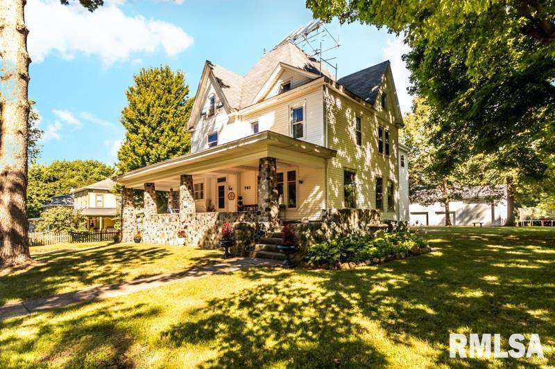 c. 1886 Delavan, IL Old House Dreams