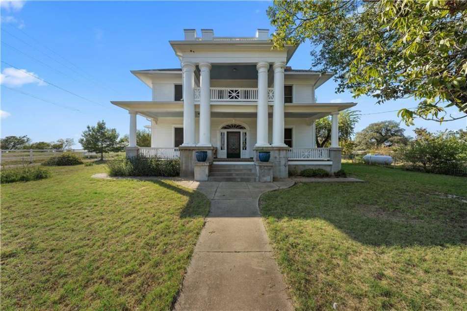 1910 Classical Revival in Hamilton, TX Old House Dreams