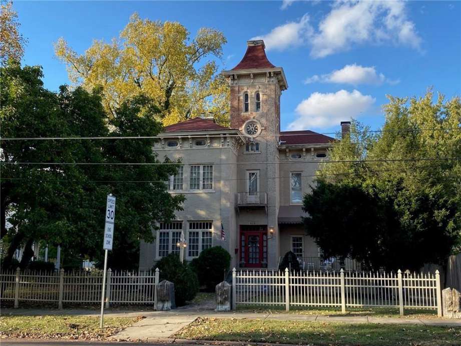 1873 Paris, IL Old House Dreams