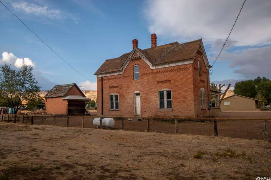 Escalante, UT Old House Dreams