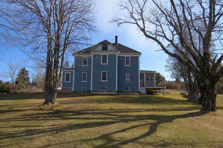 1914 Riverport, Nova Scotia Old House Dreams