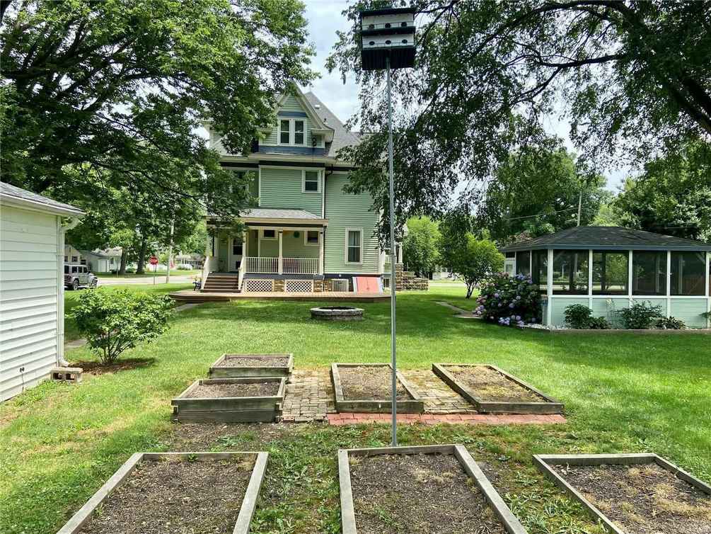 1907 Queen Anne in Aviston, IL F. Barber) Old House Dreams