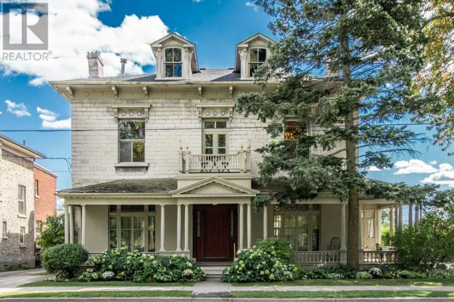 1853 Italianate in Kingston, Ontario