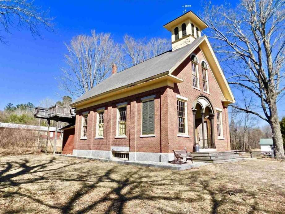 1855 School in Weare, NH Old House Dreams