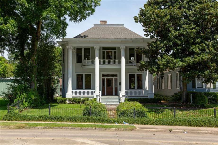 1909 Classical Revival in Alexandria, LA