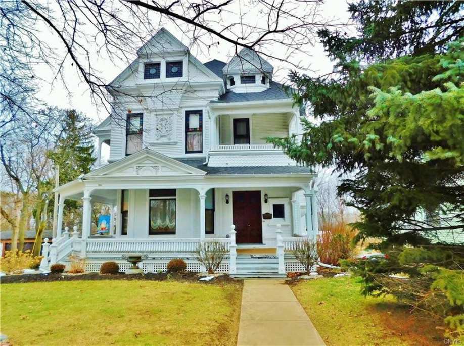 1886 Queen Anne in Auburn, NY