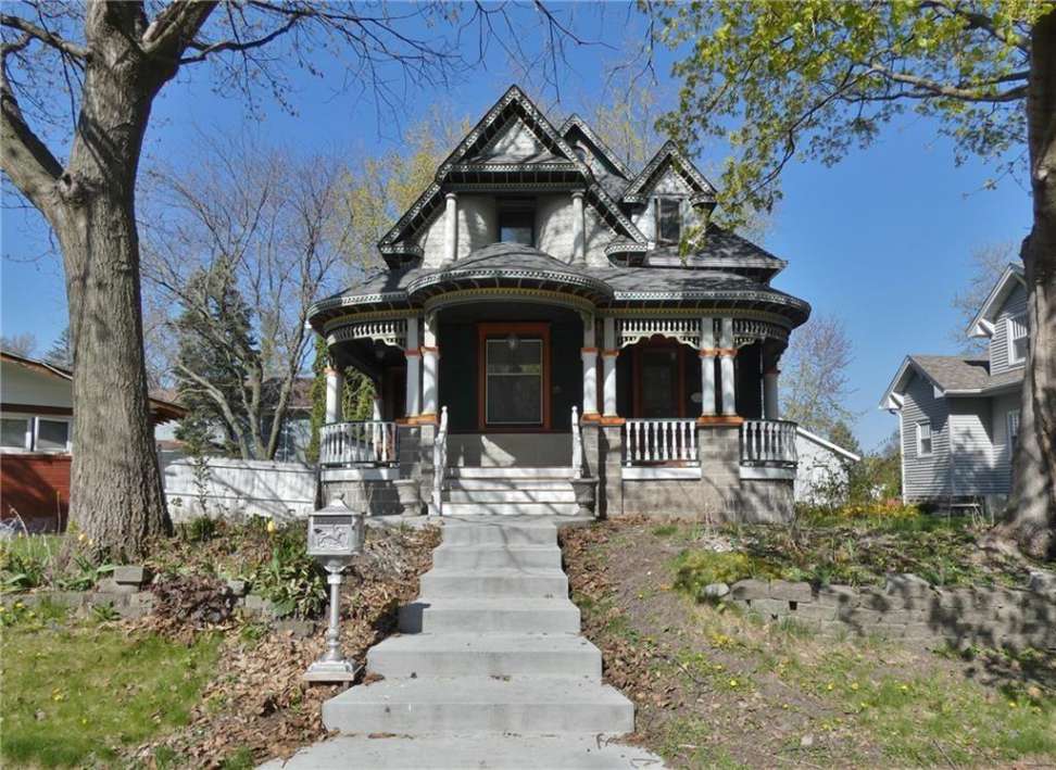1903 Queen Anne in Pella, IA Old House Dreams