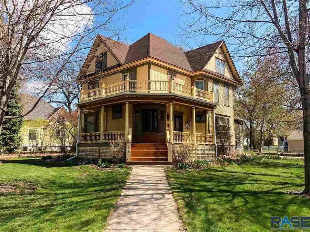c. 1900 Queen Anne in Canton, SD Old House Dreams